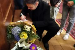 6dbaf326-c4b8-443a-9b36-5bfe4e0dca92