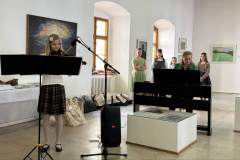 c61d9e7f-d9c8-4496-8d54-76e95e0d86d9-1